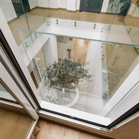 מלון Linda Boutique 4*