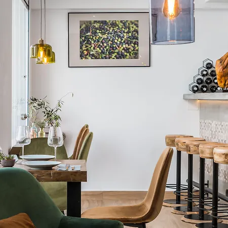 Linda Boutique Μαρμπέλλα